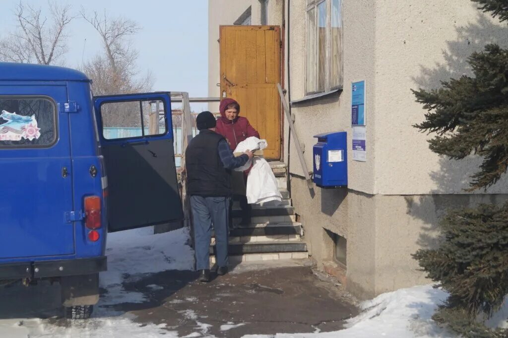 Почтальон в селе. Почтальон уволился. почтовое отделение в селе. село фрунзе алтайского края почтальон.