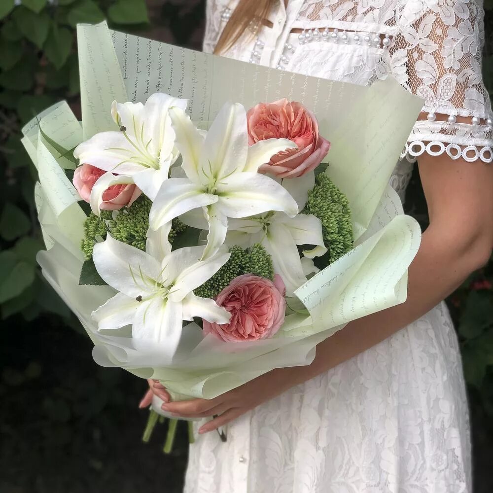 букет лилии и альстромерии. пионовидные лилии. пионовидные лилии. пионы гипсофилы лилии. лилия сорт ludwina.