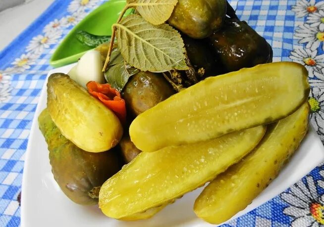 Соленые (квашеные) огурцы на зиму как из бочки! 2 способа пригот Еда и рецепты