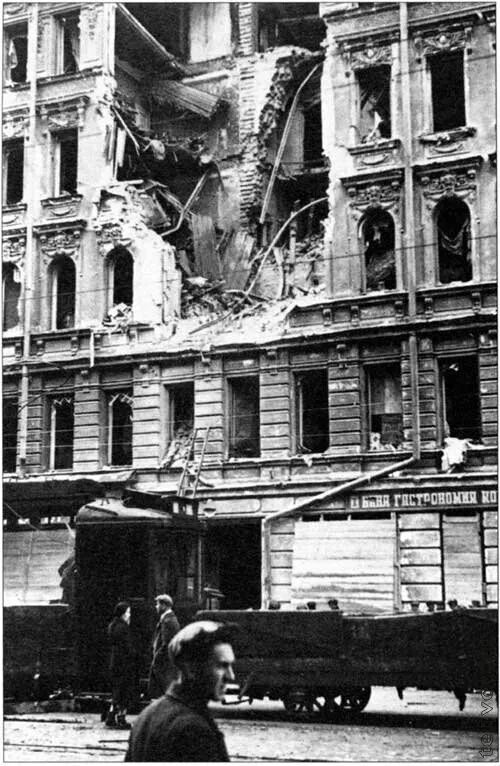 Какое здание в блокадном ленинграде. Какое здание в блокадном ленинграде. Какое здание в блокадном ленинграде. Разрушенный ленинград в блокаду. Дома в вов 1941-1945 ленинград.
