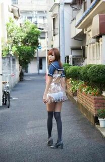 Лето виновато, что прозрачною я стала. 