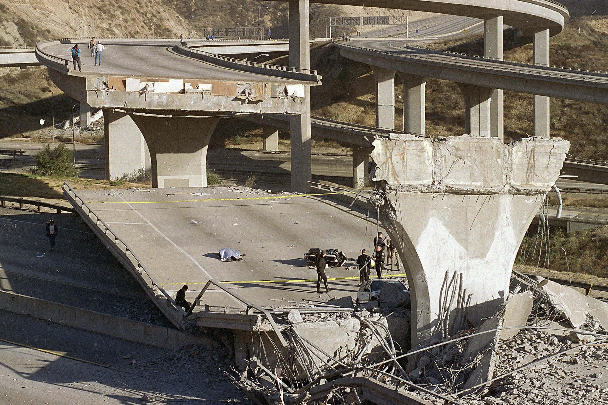 Землетрясение в Лос-Анджелесе 1994. Лос Анджелес землетрясение. 1994 Northridge earthquake. Землетрясение в Лос-Анджелесе 1994 землетрясения в США.