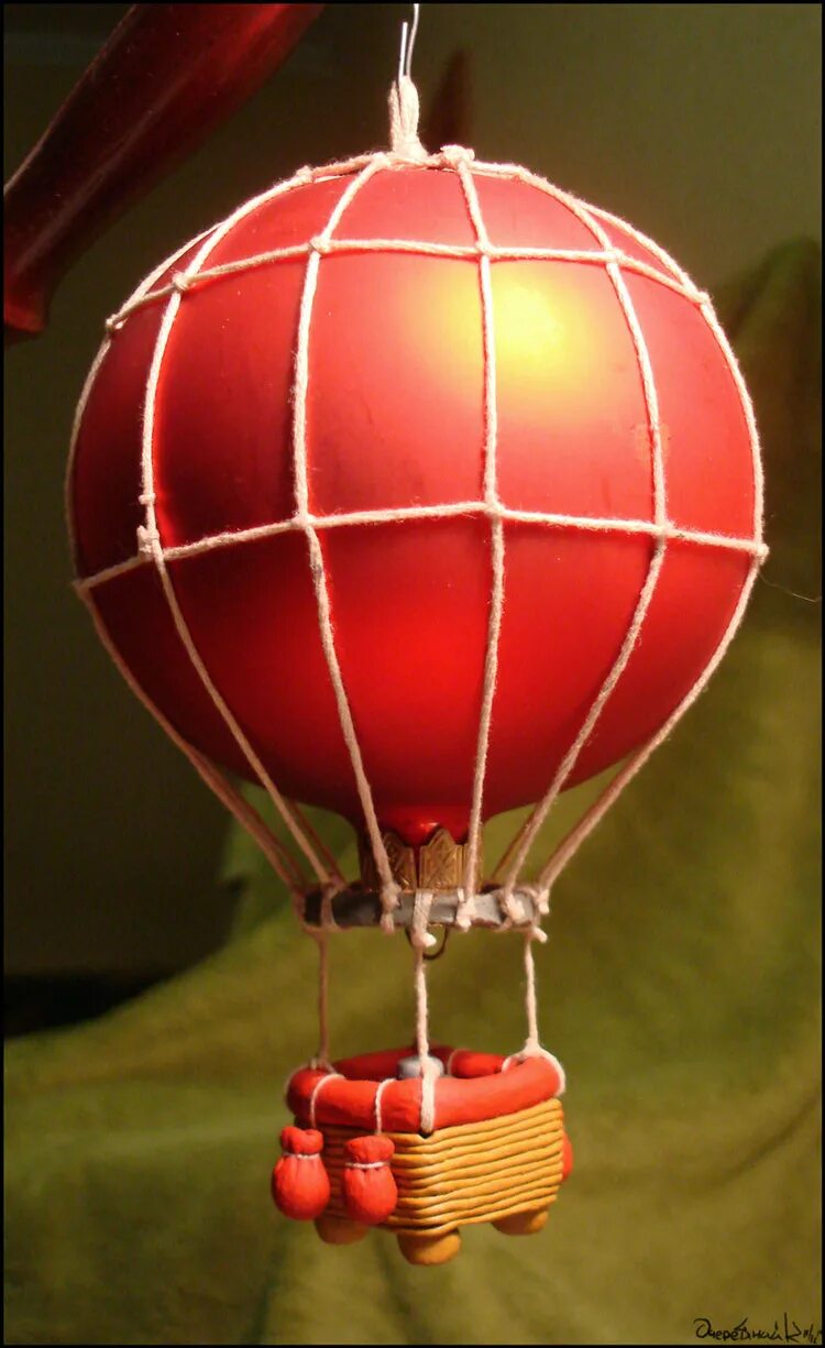 Воздушный шар игрушка. Елочная игрушка воздушный шар. Игрушка воздушный шар с корзиной. Поделка воздушный шар с корзиной.