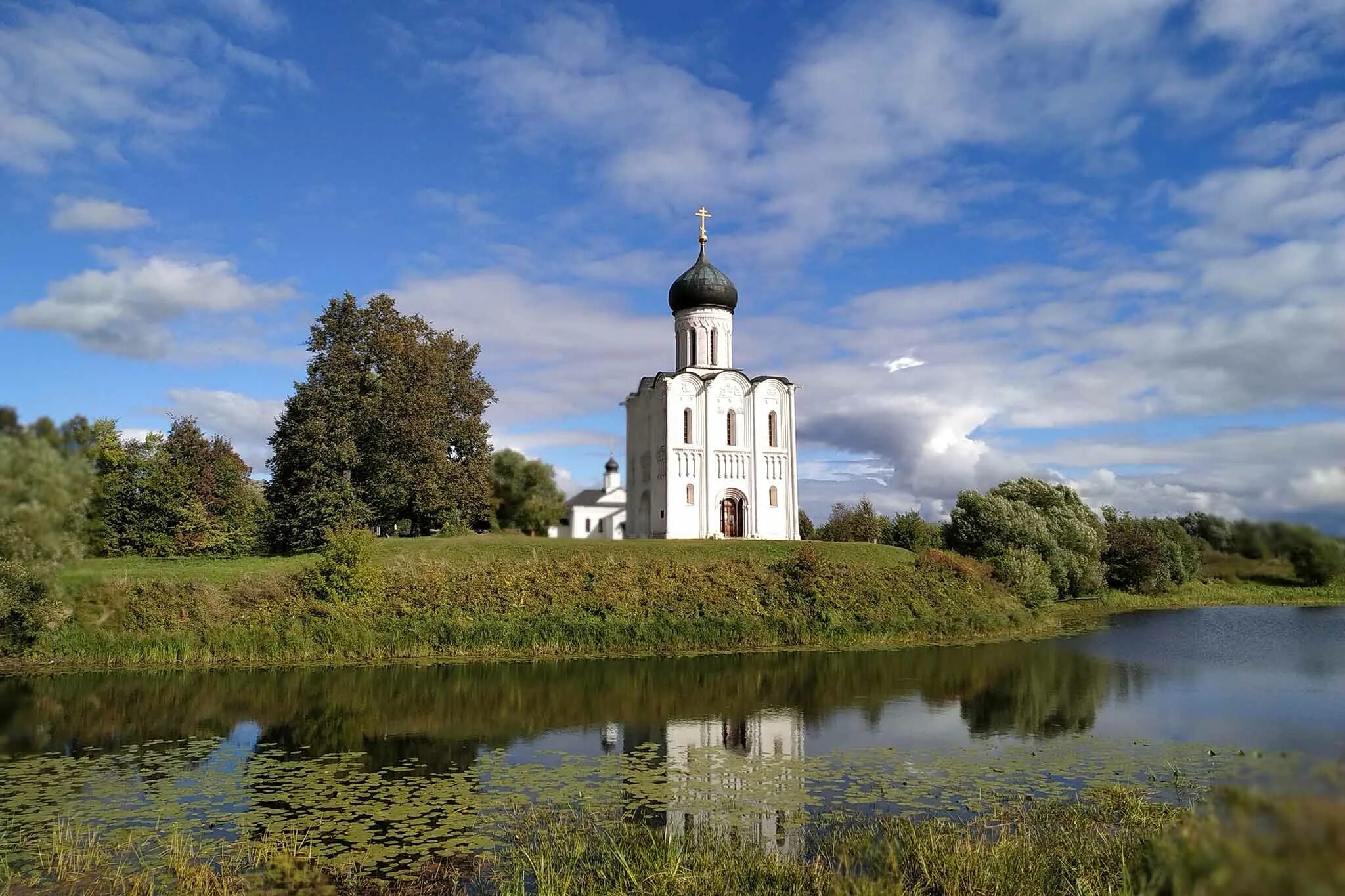 Картина церковь покрова. Храм Покрова на Нерли Герасимов. С Кожин Церковь Покрова на Нерли. Покрова на Нерли Андрей Боголюбский. Церковь на Нерли Герасимов.