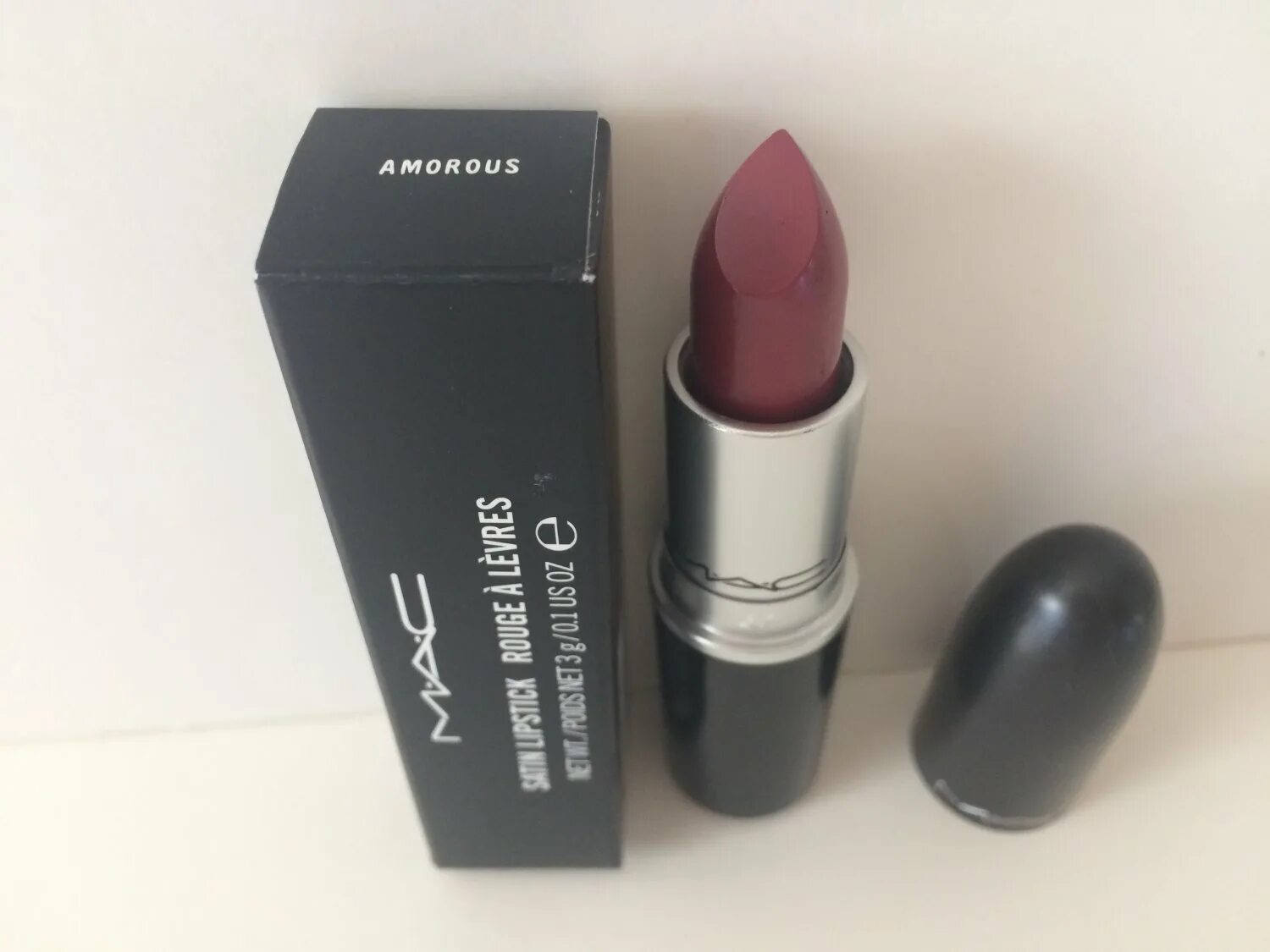 Mac maximal matte lipstick. 820 retro помада mac. mac amorous 801. mac amorous помада. mac lipstick satin.
