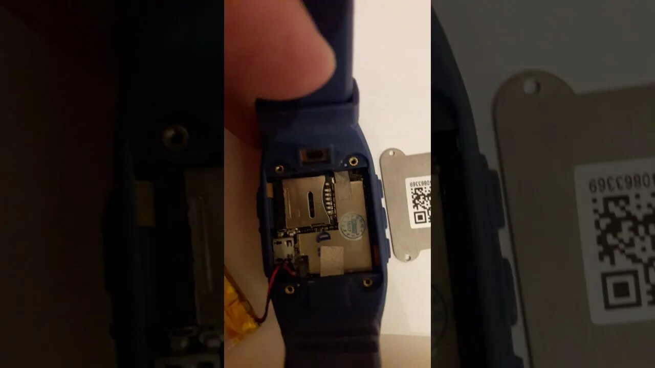 Как вставить симку в часы smart watch 7. Dz09 смарт часы вставить сим карту. Смарт часы куда вставить сим. Смарт часы с sim картой. Как вставить симку в часы smart watch.