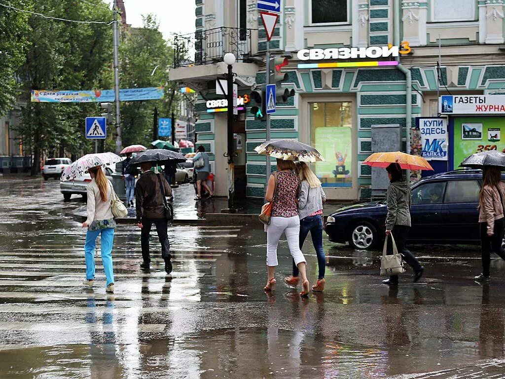 Три дождя иркутск. Дождливый день в Иркутске. Иркутск ливни. Ливень в Иркутске сегодня. Дождь в Иркутске сегодня.