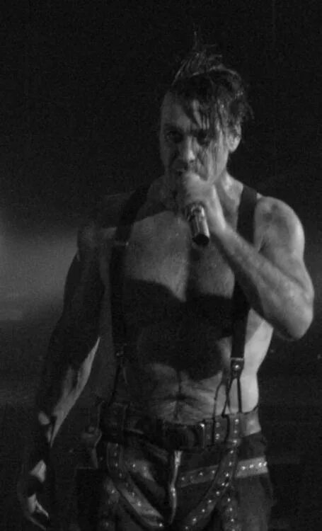 Ubers meer тилль. Тилль линдеманн. rammstein тиль линдеманн в молодости. rammstein тилль линдеманн в молодости. тилль линдеманн в молодости.