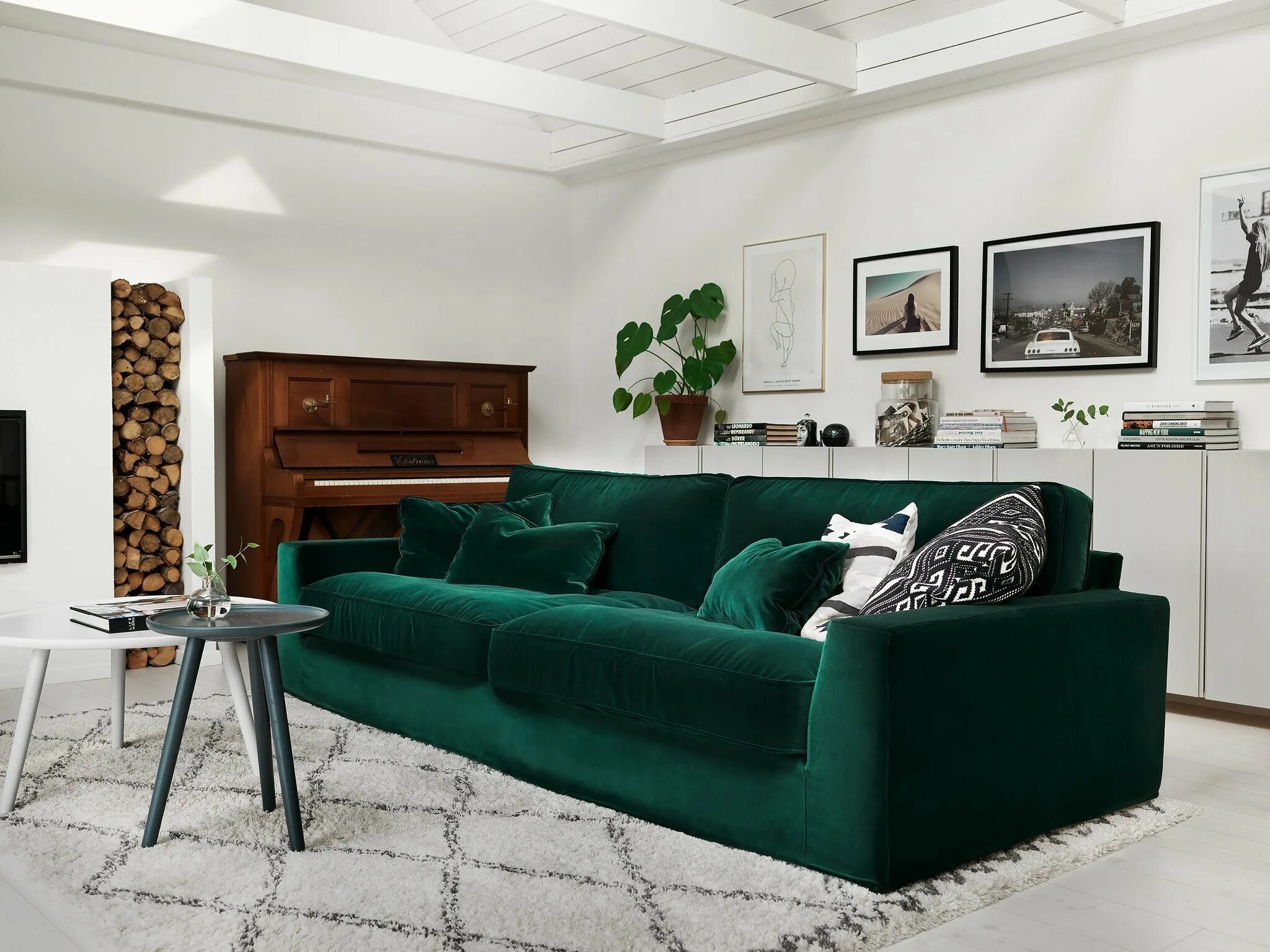 Цвет диванов в интерьере гостиной. Диван Бартон изумрудном цвете. Диван Манхеттен изумрудный цвет. Диван лофт Velvet Emerald.