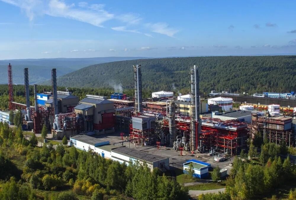 Завод сибур пермь. Пермь строительство завода. Нефтеперегонный завод ссср. Город губаха завод метафракс. Пермь строительство завода.