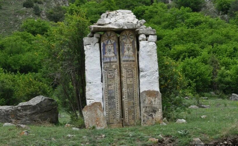 Цырты в осетии. Куртатинское ущелье - даргавс. Некрополь даргавс. Лисри осетия. Селение галиат в северной осетии.