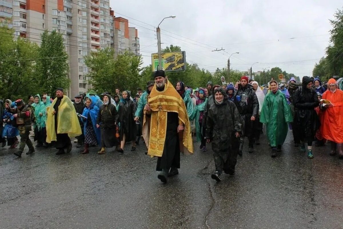 Великорецкий крестный ход Киров. Крестный ход Киров 2022. Великорецкий крестный ход 2001. Маршрут крестного хода Киров Великорецкое.