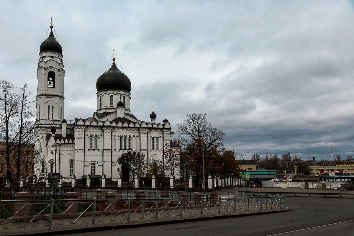 Церковь в ломоносове. Храм архангела михаила в ломоносове.