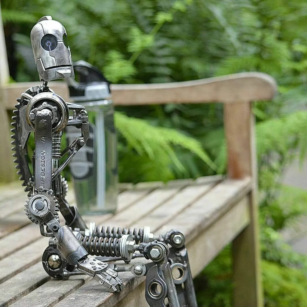 сувениры из болтов и гаек. красивые поделки из металла. скорпион из металла. железные самоделки. креативные изделия из металла.