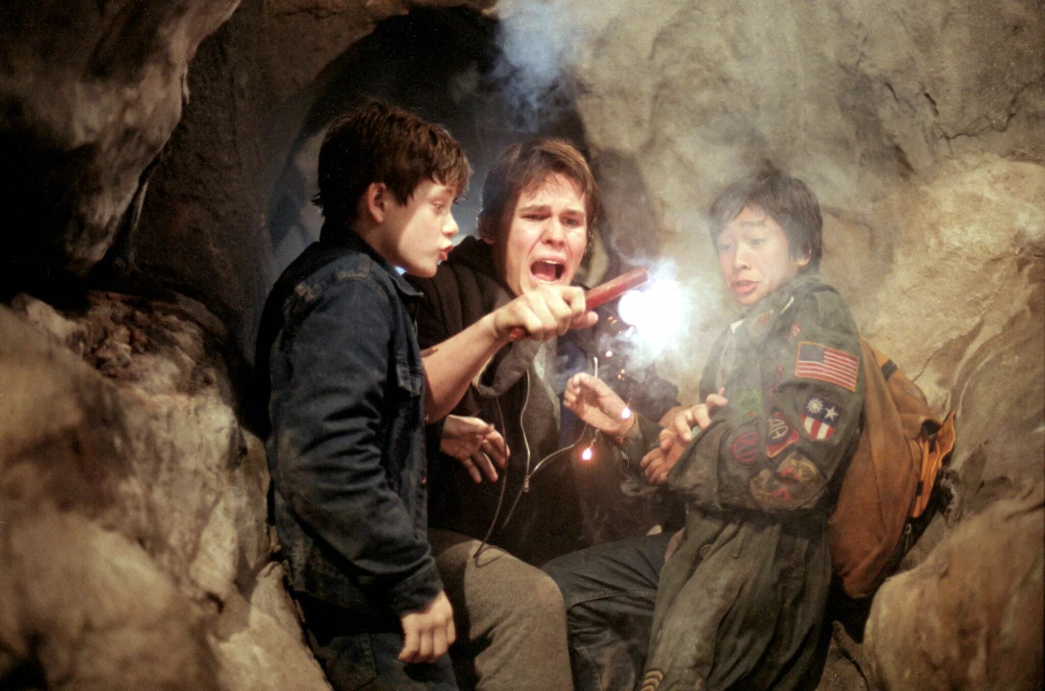 The goonies. The goonies. The goonies. Goonies nes обложка. Джош бролин балбесы.