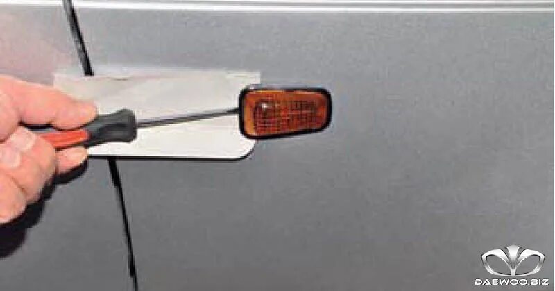 Замена бокового повторителя поворотов. - Mitsubishi Lancer IX, 1,6 л, 2007 года 