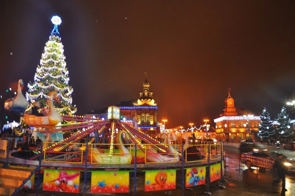3 января 2016 г. Соборная площадь во Владимире новый год. Ярмарка на Соборной площади во Владимире.