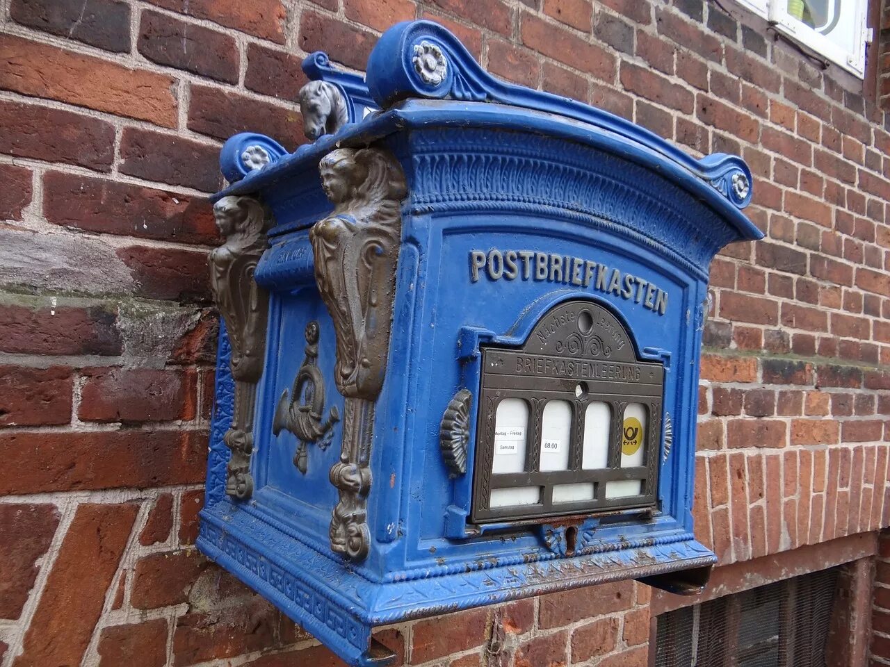Mailbox hosting