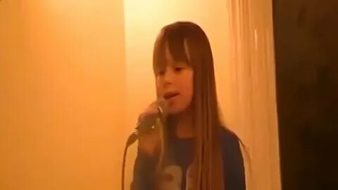 Песня поет девушка видео