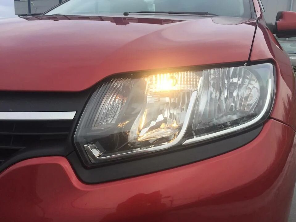 Рено логан 2 лампы в фарах. Лампочки ходовые огни renault logan 2014. дхо рено логан 2. led лампы рено логан 2. рено логан 2014 лампа ходовых огней.