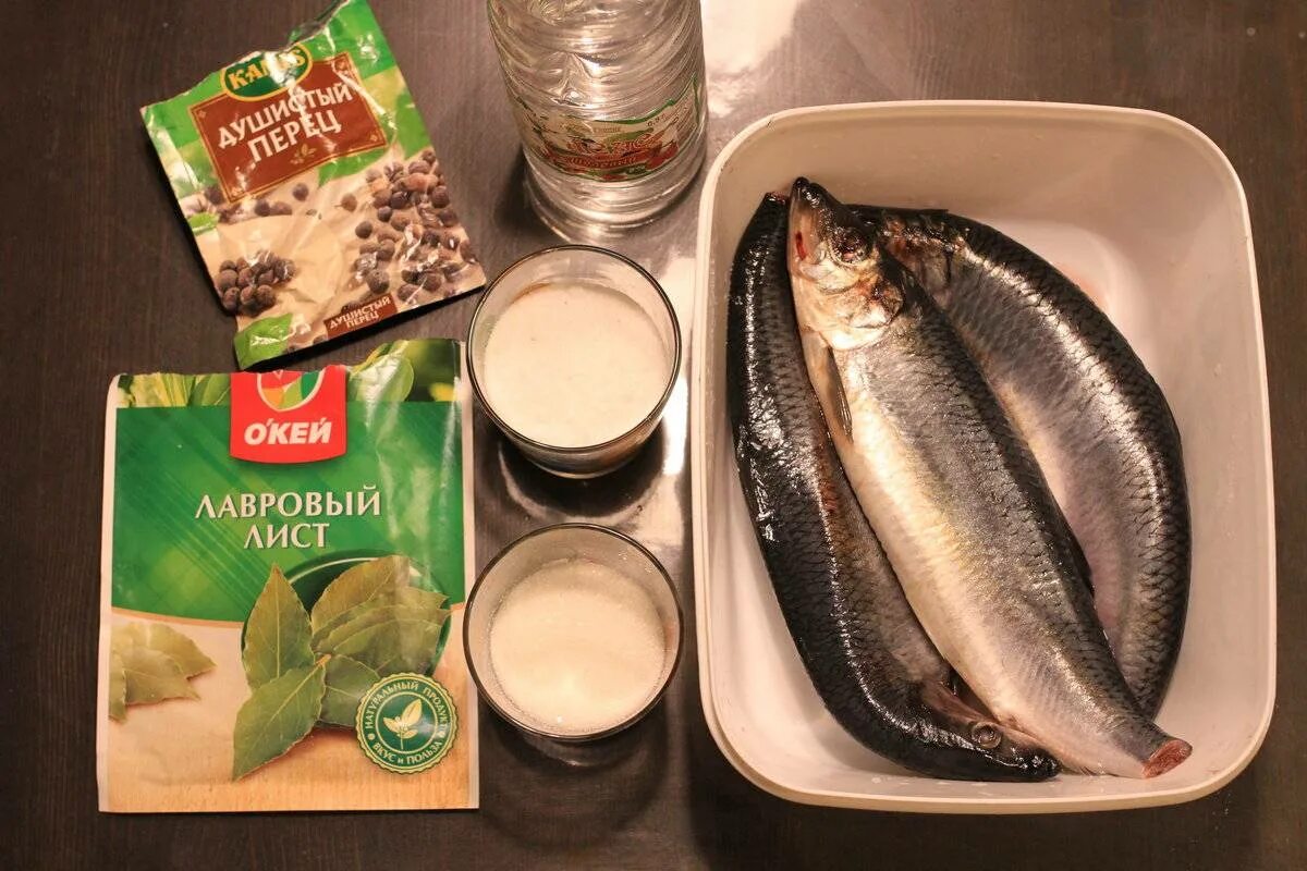 Можно ли селедку при похудении. Селедку кушать. селедка при грудном вскармливании. как можно есть селедку. мама селедка.