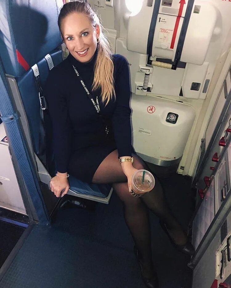 Маришка стюардесса. Стюардесса с челкой. Air astana стюардессы. Air astana стюардессы. Mariska marc.