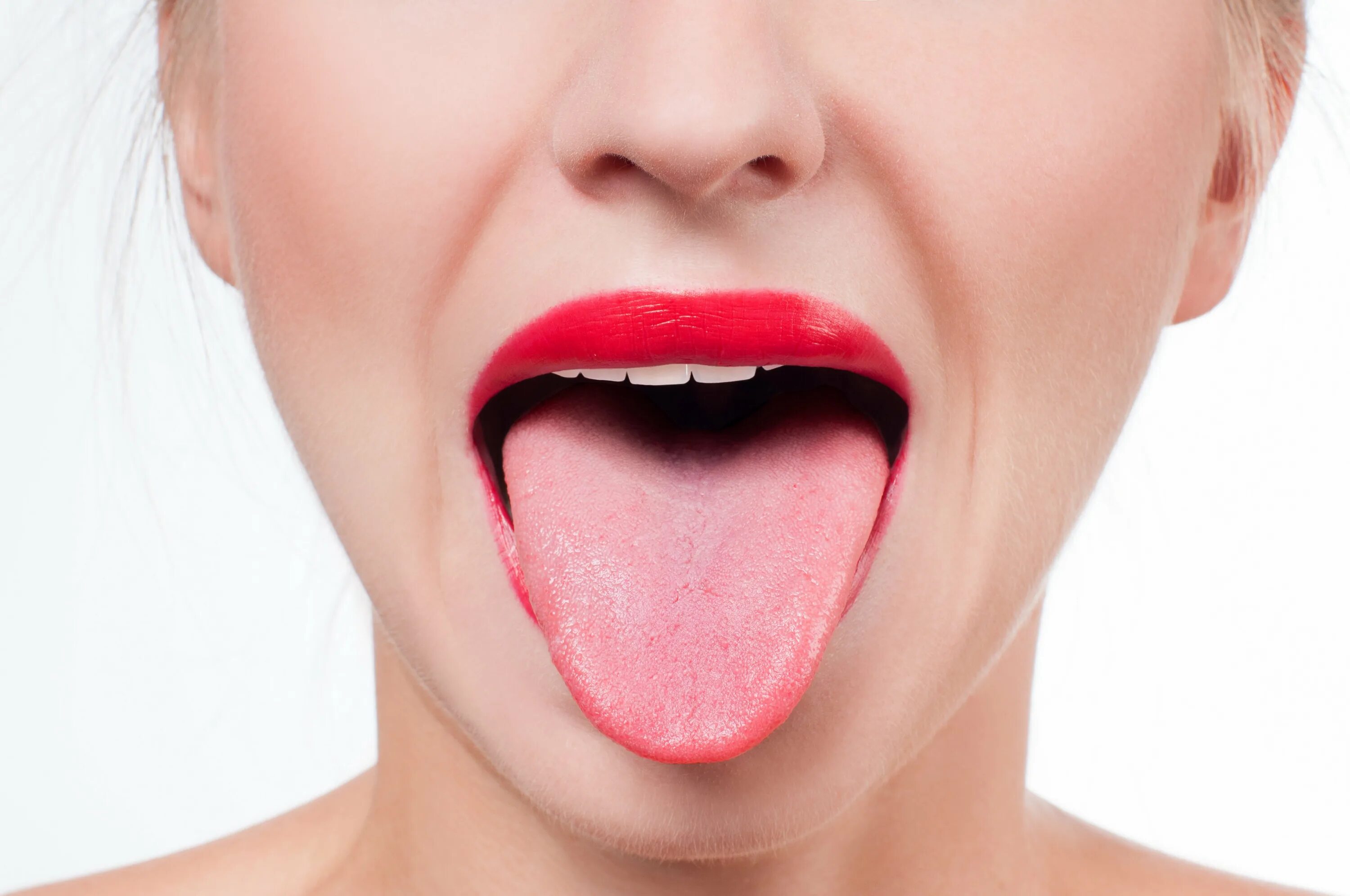 Женский рот с языком.