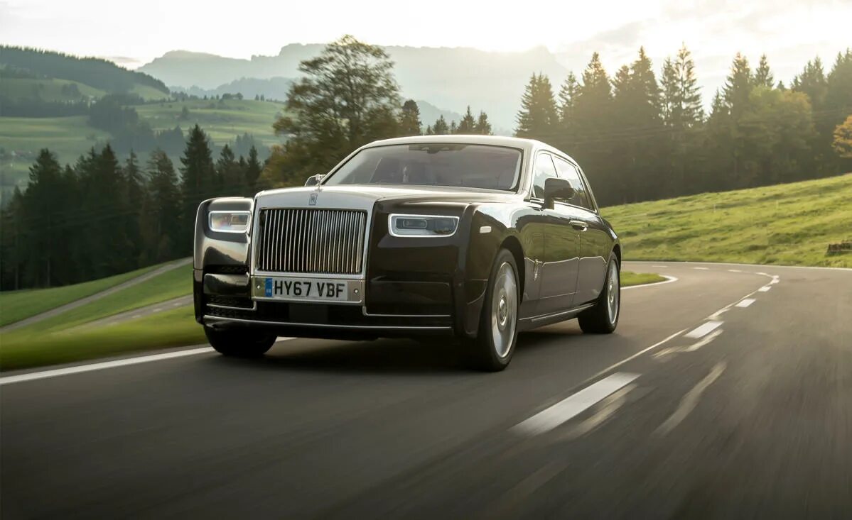 Rolls royce phantom 8. Дорога ройс. Дорога ройс. Rolls royce phantom 2023. Новый роллс ройс купе 2023.
