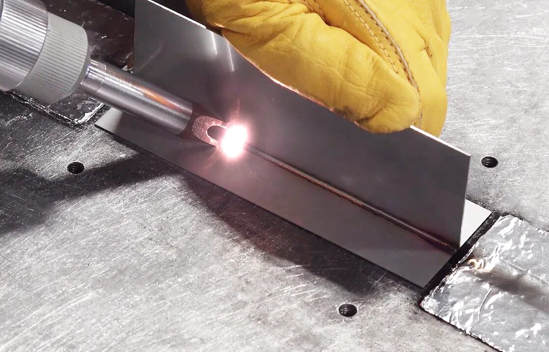 Аппарат ручной лазерной сварки realweld. Лазерная сварка IPG LIGHTWELD 1500. Light Weld 1500 IPG лазерная сварка. Light Weld 1500 система ручной лазерной сварки. Лазерный сварочный аппарат IPG.