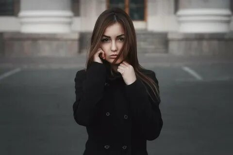 Руки под пальто