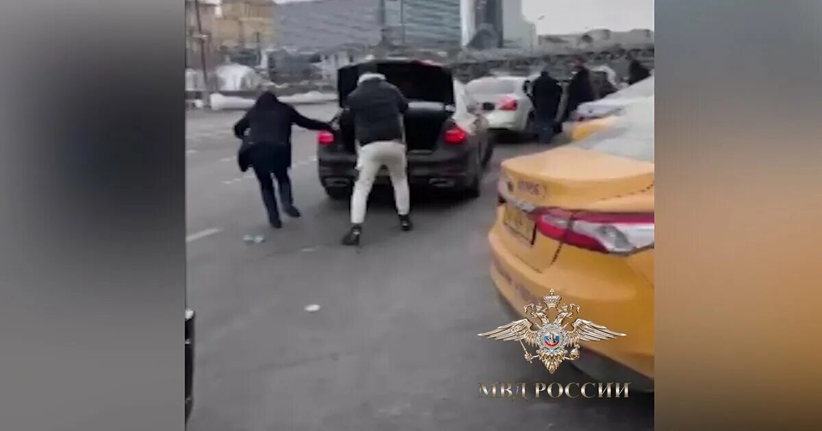 Угоны в Москве. В Москве убили таксиста бизнес класса. Блоггер угонщик авто.