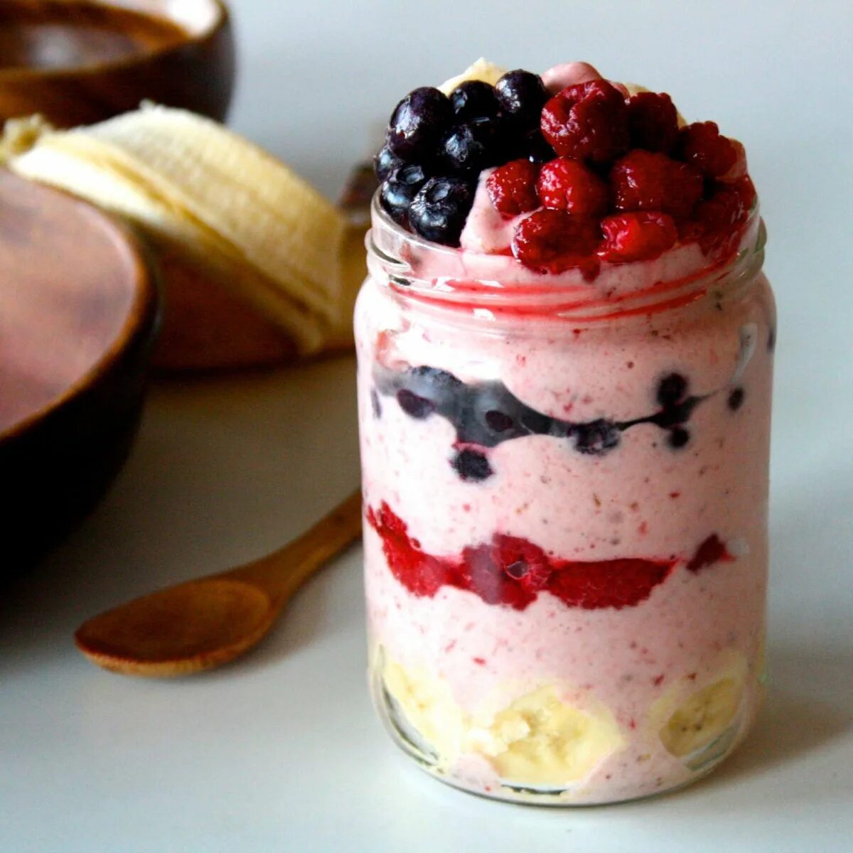 Посыпка парфе бирюзовый микс. Американское парфе ретро. Грин тиа тирамису айс крим. Трайфл клубничный мусс. Парфе фрэш карамельное с гранолой 180 г.