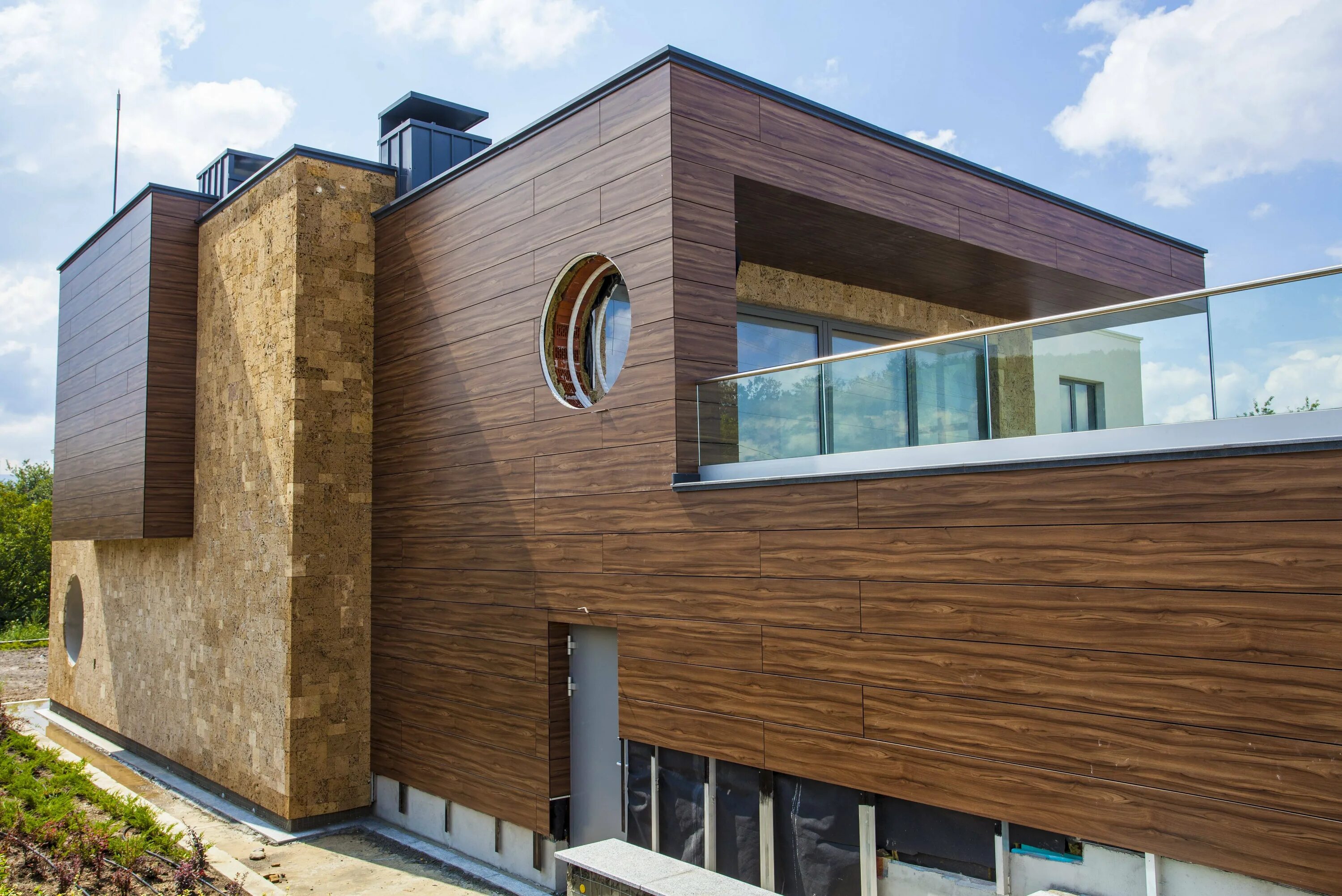 Фасадные отделка фасада. Термопанель под дерево. Фиброцементные панели япония kmew. Внешняя отделка домов. Фасадные отделка фасада.