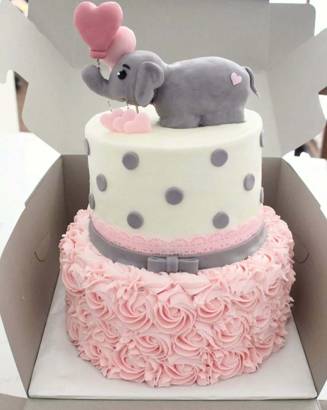 Красивый торт на рождения девочки. Детский розовый торт. Торт детский девочке. Торт на 2 года девочке. Тортики для девочек на день рождения 2 года.