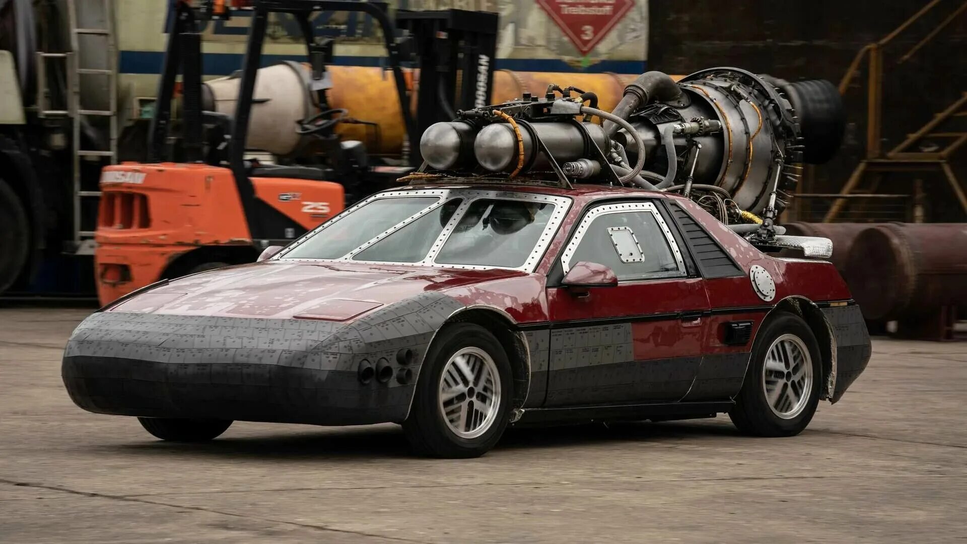 Хардкор машин. Pontiac Fiero Форсаж 9. Понтиак Фиеро Форсаж. Понтиак Фиеро реактивный из Форсаж 9. Pontiac Fiero Форсаж 9 в космосе.