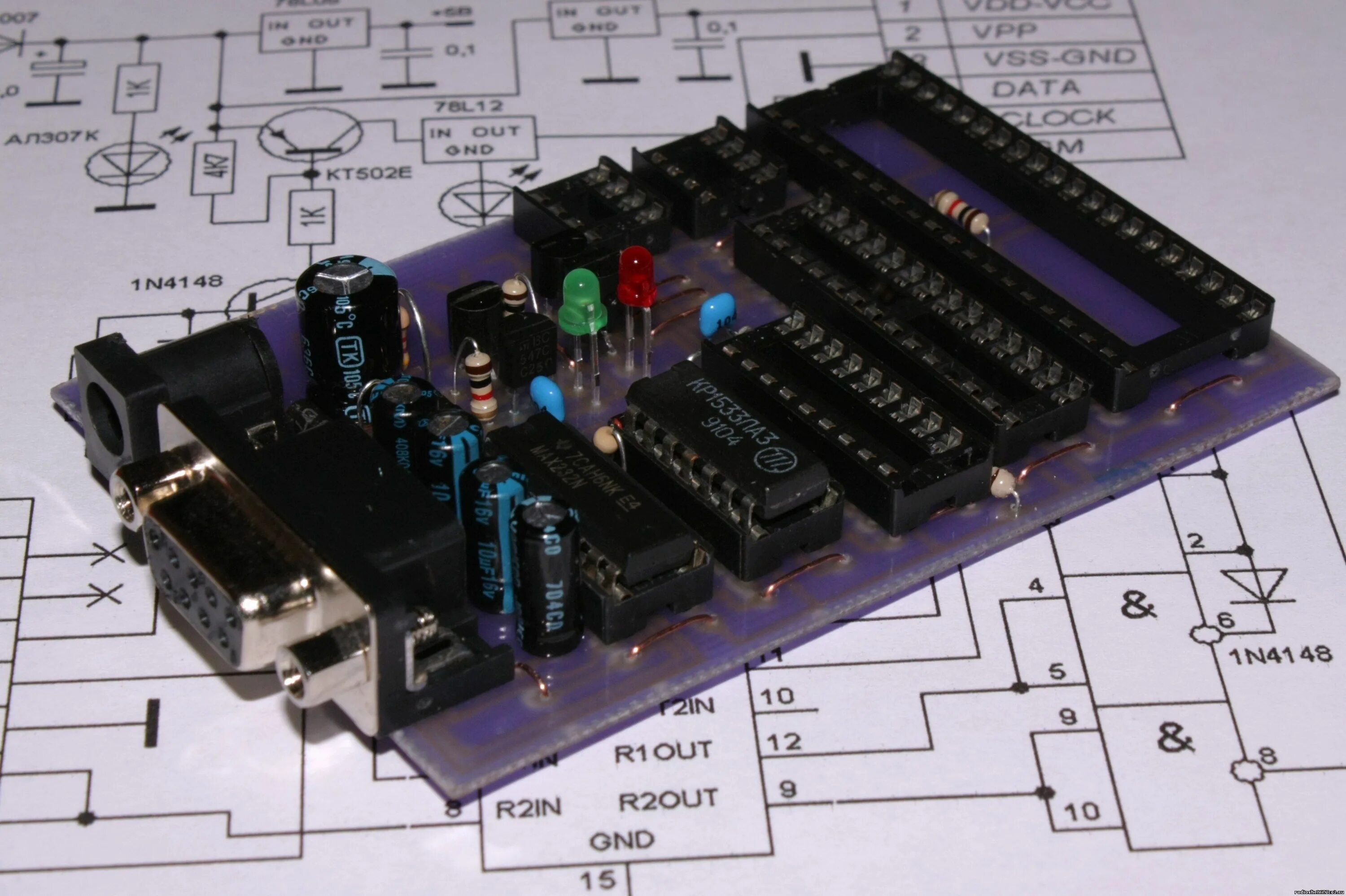 Как программировать микросхемы. Как программировать микросхемы. Как программировать микросхемы. 8 вольт для программатора ch341a схема. Универсальный программатор extra-pic.
