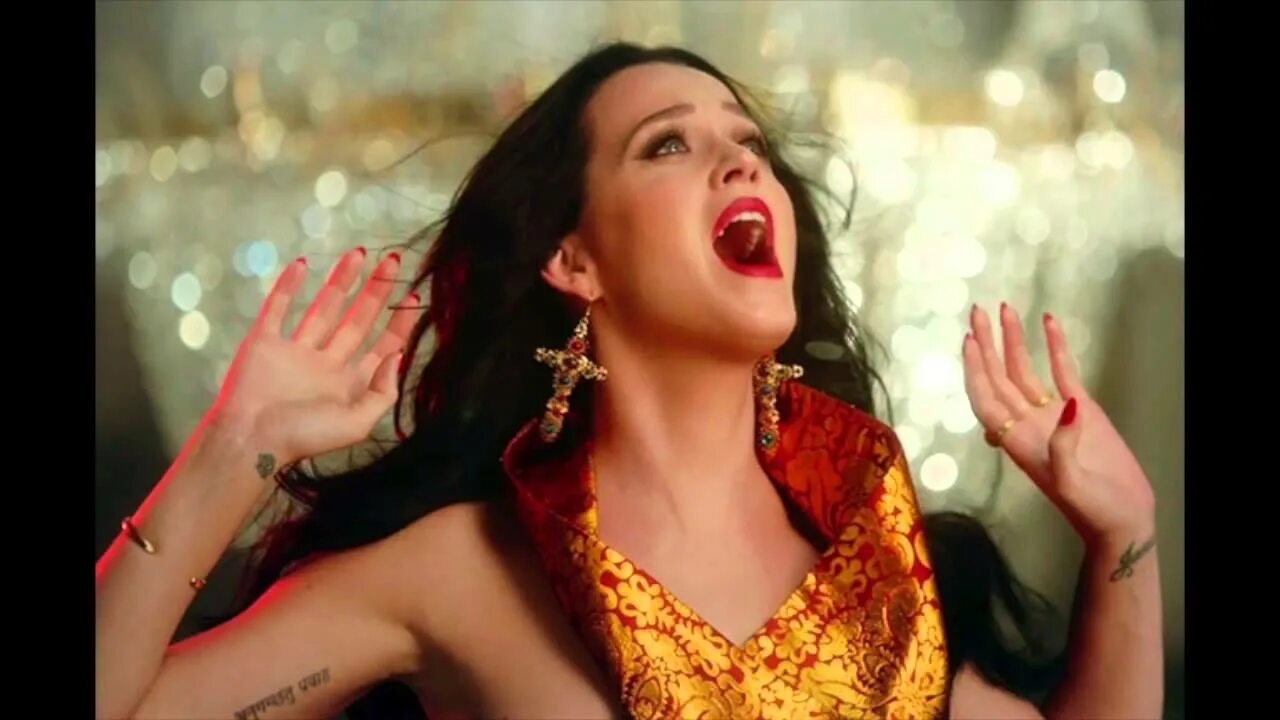 Katy perry roar. Кэти перри певица. Кэти перри с леденцом. Бесплатный клип кэти перри. Кэти перри фото из клипов.