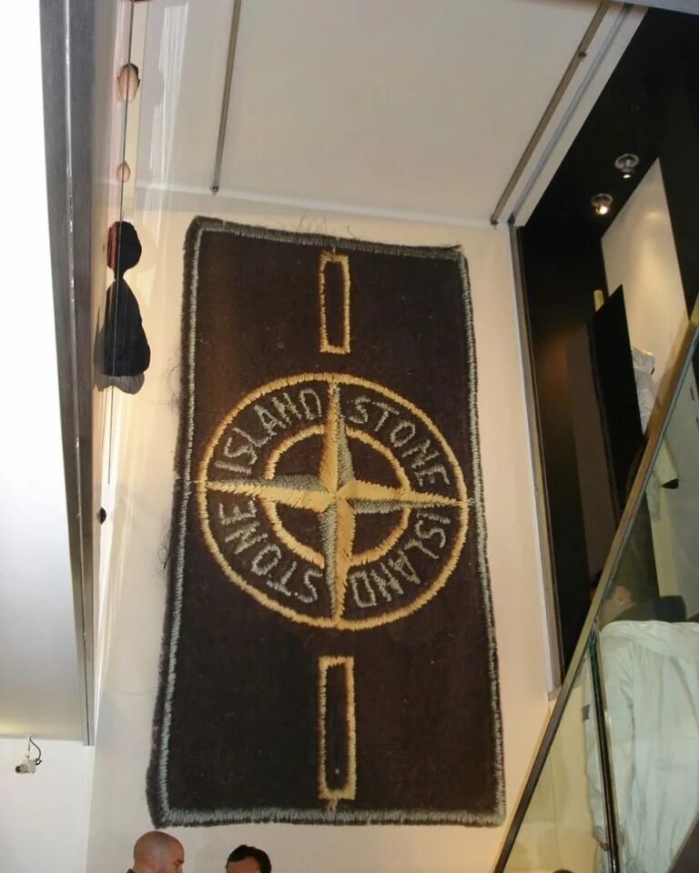 Что значит патч stone island. Шеврон stone island. Stone island нашивка оригинал. Значение патч. Стон айленд 5815.