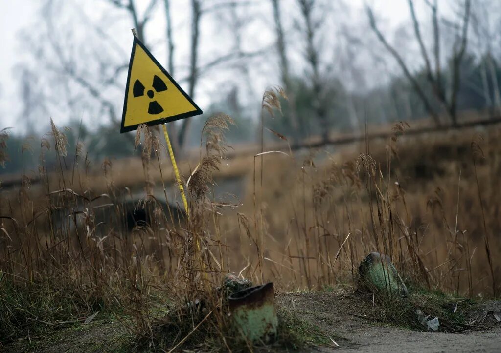 Зона отчуждения Чернобыльской АЭС. Зона отчуждения Чернобыль радиус. Зона отчуждения Чернобыльской АЭС табличка. АЭС Чернобыль ЧЗО. Пожар радиация