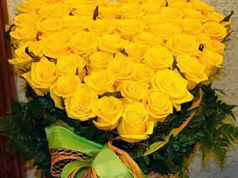 Огромные желтые букеты. Букет желтых роз. Шикарный букет желтых роз. Красивый букет из желтых роз. Красивый букет желтых цветов.