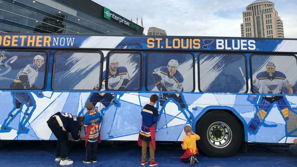 Советский пин-ап югай вячеслав. Автобус со строителями. Лаз автодом. Автобус со строителями. Расписание 110 автобуса архангельск.