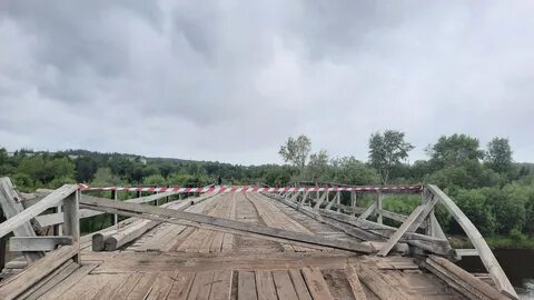 Жители построили мост