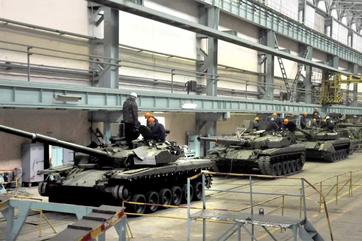 Харьковский завод имени малышева. Львовский бронетанковый завод. Т-14 армата уралвагонзавод. T 90 уралвагонзавод. Т 90м 2020.