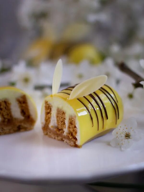 Никандрова кондитер. Вера никандрова кондитер. Красивая кондитерская студия. Кондитерская студия веры никандровой. Вера никандрова кондитер.