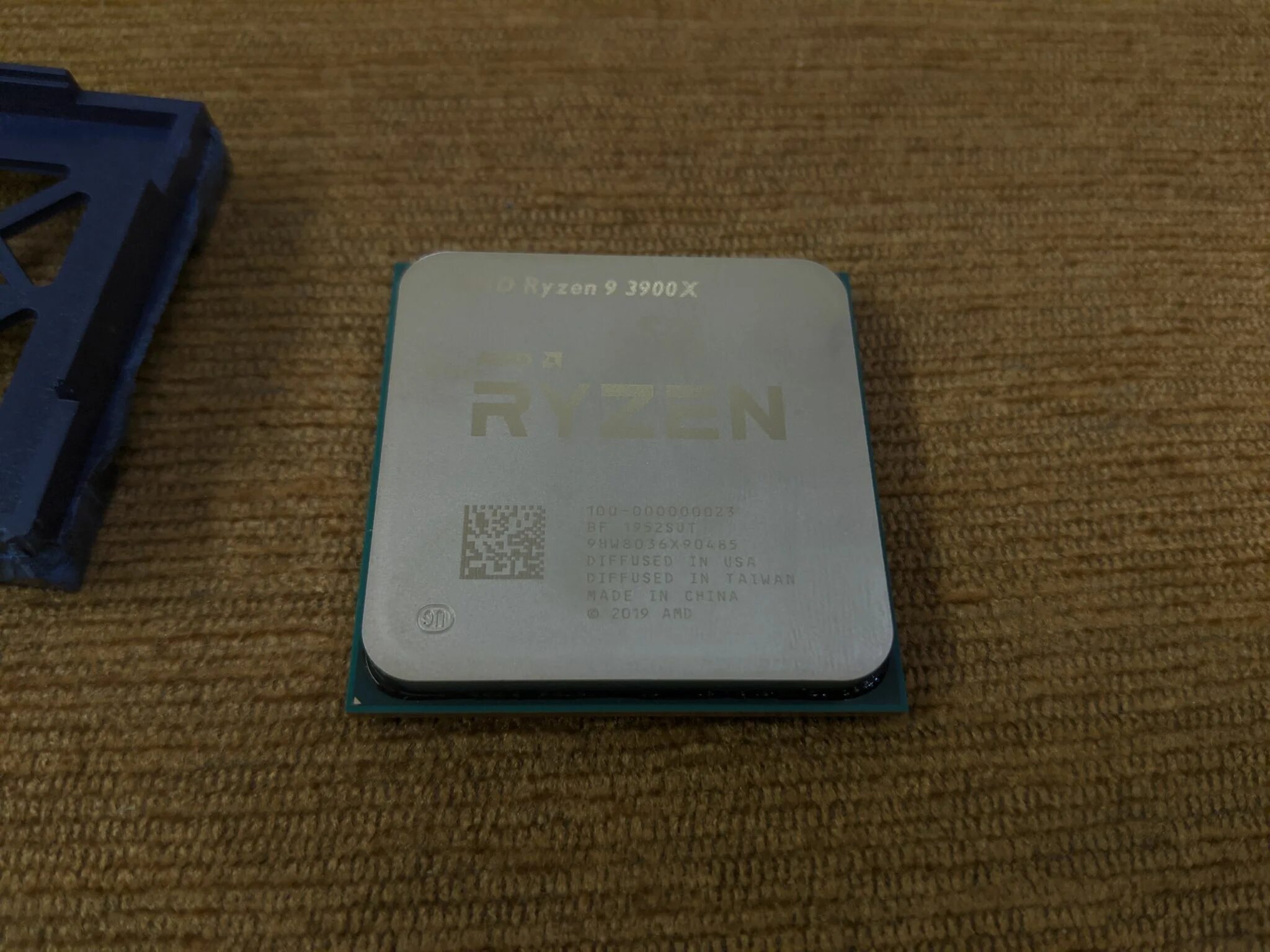 Amd ryzen 9 5900x купить. Ryzen 9 3900x. AMD Ryzen 9 3900x OEM. Процессор AMD Ryzen 9 5900x. Ryzen 5 2600 без крышки.