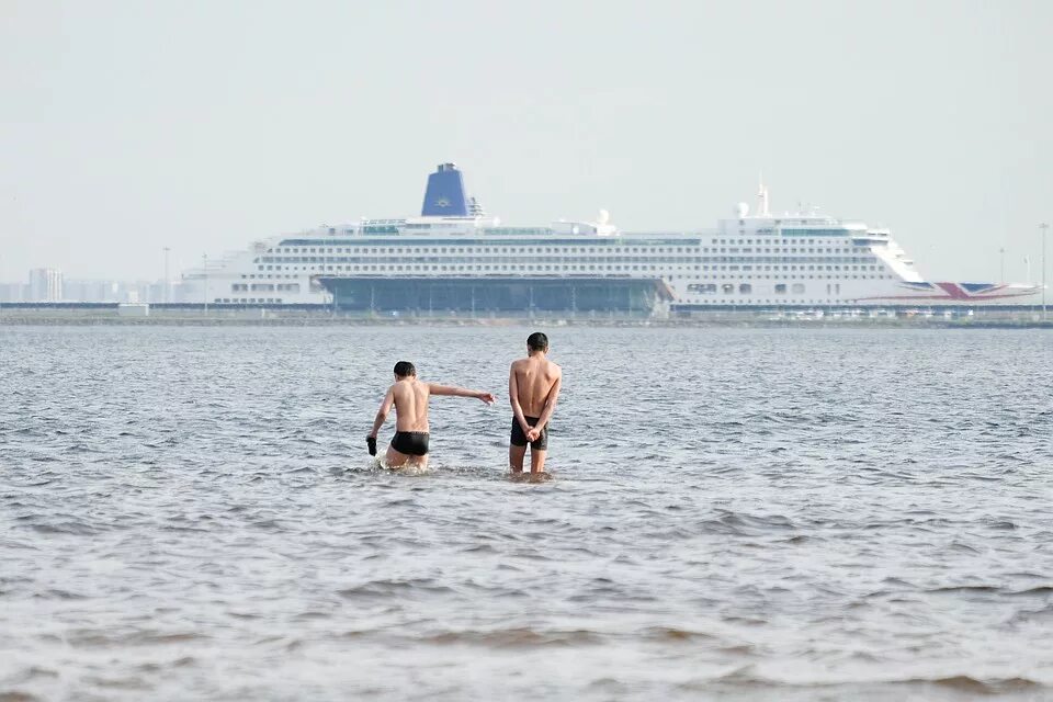 Петербург где можно купаться. Санкт-Петербург море купаться. Финский залив купание. Питер море купаться. Купаются ли в финском заливе в Питере.