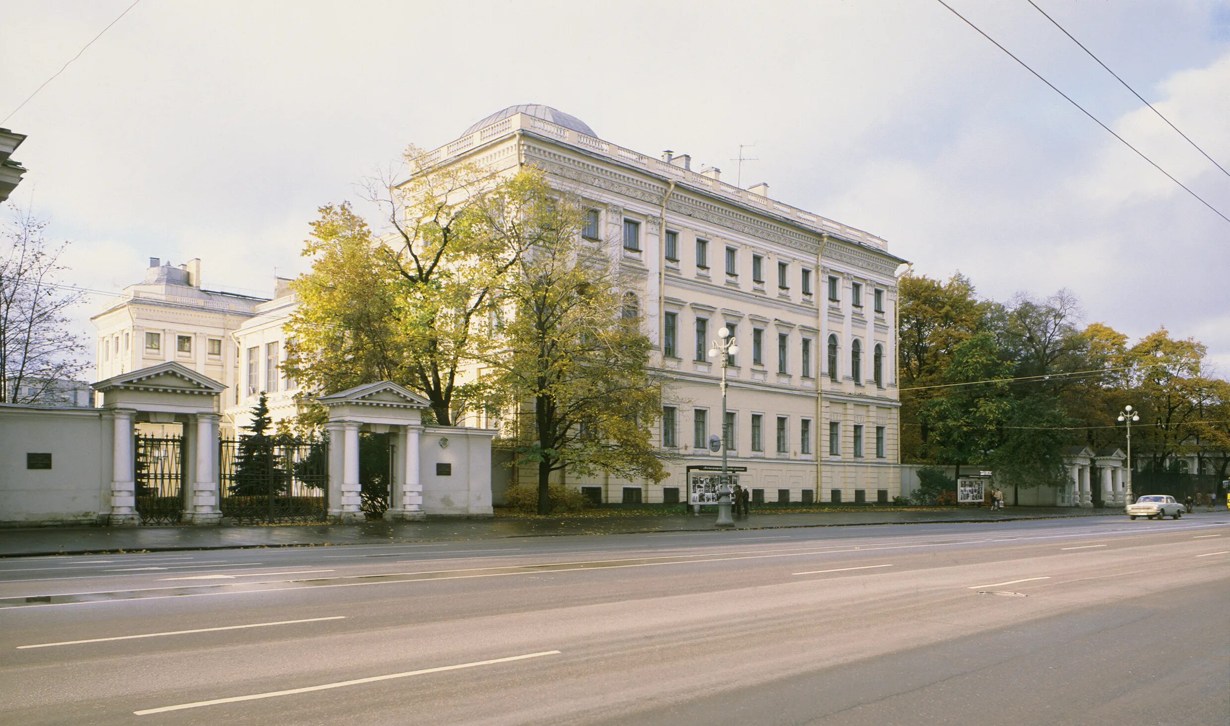 Гбноу спб гдтю. Аничков дворец Земцов. Аничкин дворец в Санкт-Петербурге. ГДТЮ Аничков дворец СПБ.