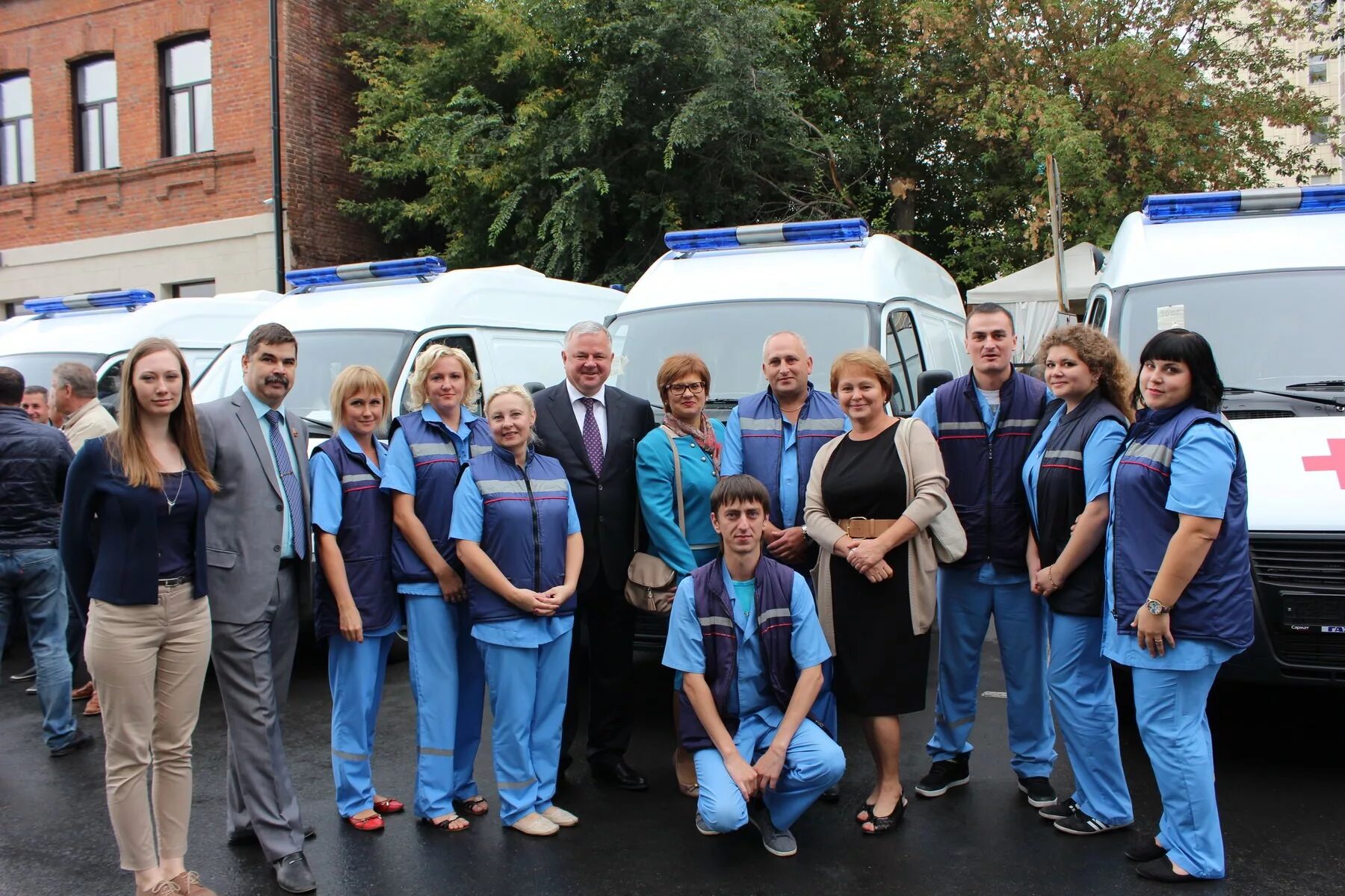 скорая медицинская помощь. сотрудница скорой помощи. работники скорой. фельдшер скорой медицинской помощи. сотрудник скорой.