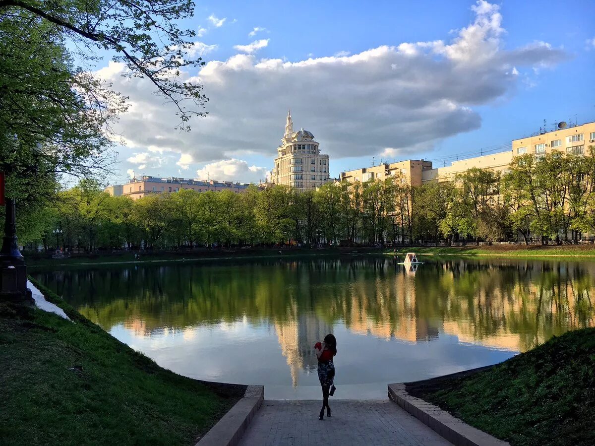 Козье болото патриаршие пруды. Парк патриаршие пруды москва лето. Сквер патриаршие пруды. Патриаршие пруды пресненский район. Чистые пруды патриаршие пруды.