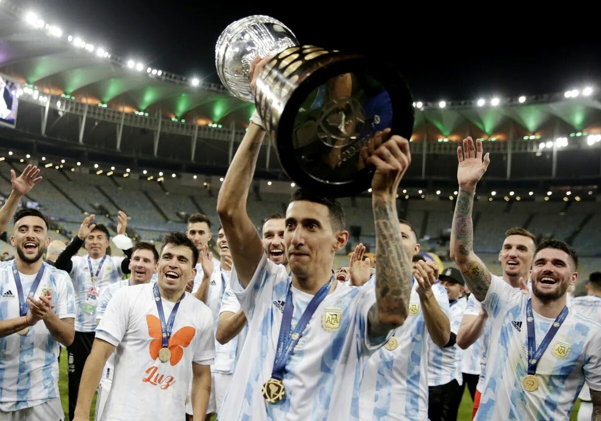 Финал кубка америки 2015. Лионель месси сборная аргентины 2021. Лео месси сборная аргентины. Эмилиано мартинес аргентина. Лионель месси сборная аргентины кубок америки.